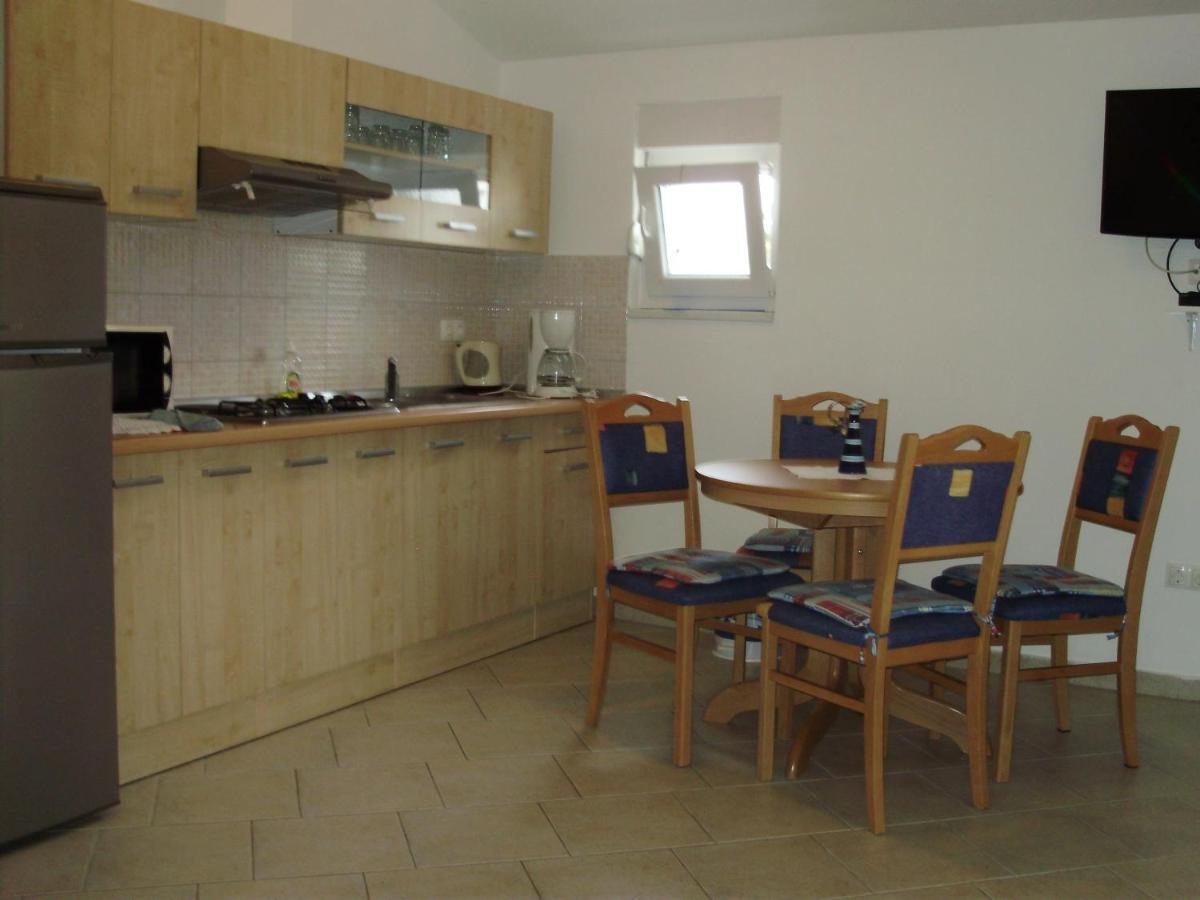 Apartments Ruzmarin Vrsi Cameră foto