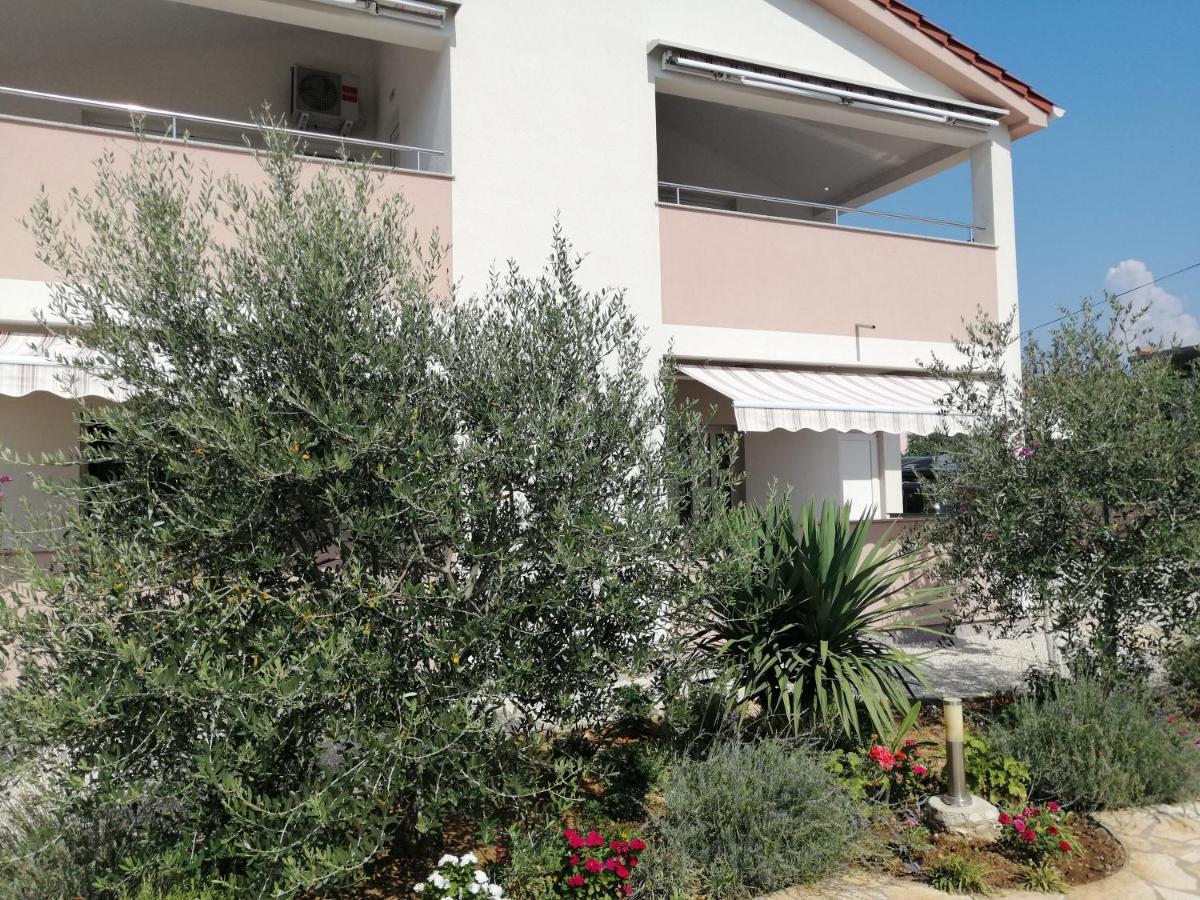 Apartments Ruzmarin Vrsi Exterior foto
